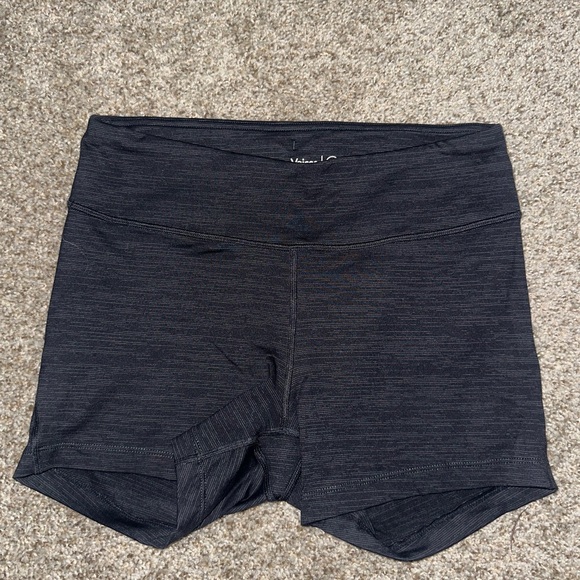 OV Outdoor Voices M Gray Workout Shorts NEW Black Lines Yoga Pant Hiking NWOT - Picture 3 of 3